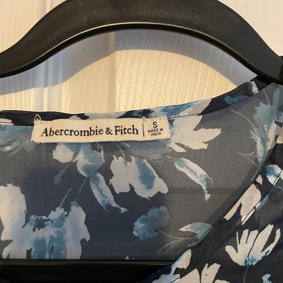 Abercrombie Long-Sleeve Sheer Plunge Top, Blue Floral, Small - Picture 3 of 4